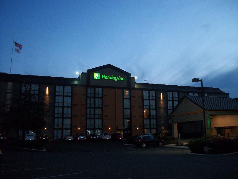 Holiday Inn Portland Wilsonville Exterior photo